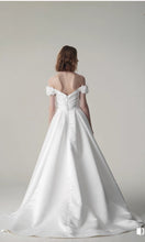 將圖片載入圖庫檢視器，The Stellar Wedding Bridal Off Shoulder Gown - WeddingConfetti