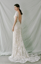 將圖片載入圖庫檢視器，The Francesca Wedding Bridal Short Sleeves Gown - WeddingConfetti