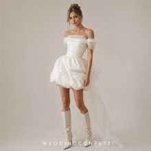 將圖片載入圖庫檢視器，The Petrise Off Shoulder Gown - WeddingConfetti