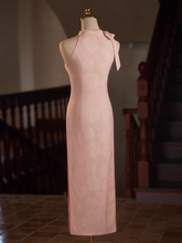 將圖片載入圖庫檢視器，The Chiquita Pink Halter Cheongsam Gown - WeddingConfetti
