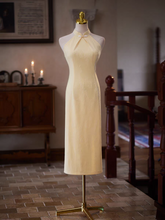 將圖片載入圖庫檢視器，The Peony Yellow Cheongsam Gown - WeddingConfetti