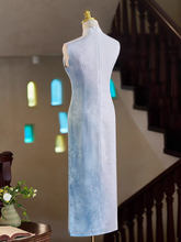 將圖片載入圖庫檢視器，The Ryndel Ombre Blue Cheongsam Gown - WeddingConfetti