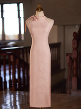 將圖片載入圖庫檢視器，The Chiquita Pink Halter Cheongsam Gown - WeddingConfetti