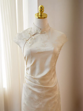將圖片載入圖庫檢視器，The Solerie Flare Sleeves Cheongsam Gown - WeddingConfetti