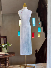 將圖片載入圖庫檢視器，The Ryndel Ombre Blue Cheongsam Gown - WeddingConfetti