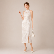 將圖片載入圖庫檢視器，The Aurele Sleeveless Cheongsam Gown - WeddingConfetti