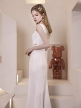 將圖片載入圖庫檢視器，The Lalitha White Sleeveless Dress (With Back Details) - WeddingConfetti