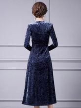 將圖片載入圖庫檢視器，The Persis Velvet Black/Blue Midi Dress (Available in 2 colours) - WeddingConfetti