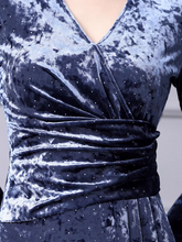 將圖片載入圖庫檢視器，The Persis Velvet Black/Blue Midi Dress (Available in 2 colours) - WeddingConfetti