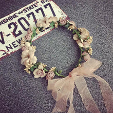 將圖片載入圖庫檢視器，White Floral Hair Crown - WeddingConfetti