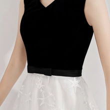 將圖片載入圖庫檢視器，The Ixara Sleeveless White/Black Lace Gown - WeddingConfetti
