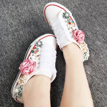 將圖片載入圖庫檢視器，Wedding Bridal Floral Sneakers - WeddingConfetti