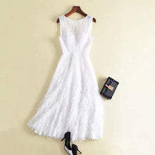將圖片載入圖庫檢視器，The Derlaine White / Black Sleeveless Gown - WeddingConfetti
