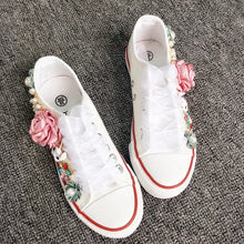 將圖片載入圖庫檢視器，Wedding Bridal Floral Sneakers - WeddingConfetti