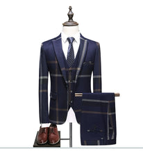 將圖片載入圖庫檢視器，Orlando Men's Checkered Grey Suit Jacket, Vest and Pants (3 Piece) - WeddingConfetti