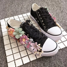 將圖片載入圖庫檢視器，Wedding Bridal Floral Sneakers (Available in 2 colours) - WeddingConfetti