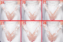 將圖片載入圖庫檢視器，Wedding Lace White Gloves - WeddingConfetti