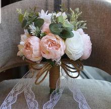 將圖片載入圖庫檢視器，Wedding Flower Bouquet - WeddingConfetti