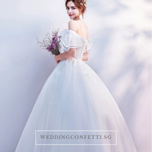 將圖片載入圖庫檢視器，The Athelia Wedding Bridal Off Shoulder Ball Gown - WeddingConfetti