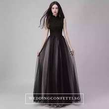 將圖片載入圖庫檢視器，The Rosemary Mandarin Collar Cheongsam Ombre Black Lace Gown - WeddingConfetti
