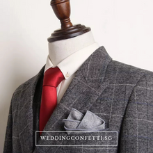 將圖片載入圖庫檢視器，Leonardo Groom Men's Checkered Brown Grey Suit Jacket, Vest and Pants (3 Piece) - WeddingConfetti