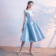 將圖片載入圖庫檢視器，The Orient Blue / Gold Sleeveless Floral Gown - WeddingConfetti