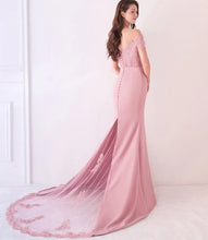 將圖片載入圖庫檢視器，The Fremonte Off Shoulder Gown - WeddingConfetti