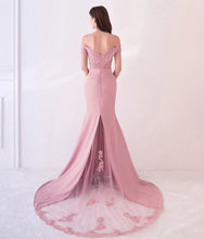 將圖片載入圖庫檢視器，The Fremonte Off Shoulder Gown - WeddingConfetti