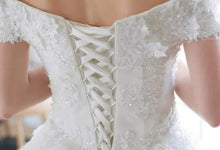 將圖片載入圖庫檢視器，The Anna Wedding Bridal Off Shoulder Gown - WeddingConfetti