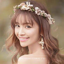 將圖片載入圖庫檢視器，White Floral Hair Crown - WeddingConfetti