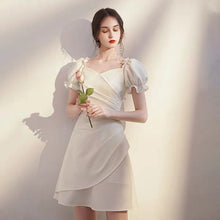 將圖片載入圖庫檢視器，The Rhys Short Puffed Sleeves Dress - WeddingConfetti