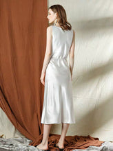 將圖片載入圖庫檢視器，The Katelle White Satin Dress - WeddingConfetti