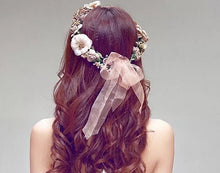 將圖片載入圖庫檢視器，White Floral Hair Crown - WeddingConfetti