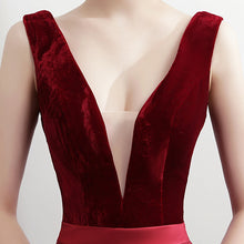 將圖片載入圖庫檢視器，The Ladelle Red Sleeveless Short Gown - WeddingConfetti