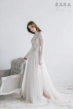 將圖片載入圖庫檢視器，The Lorde Bohemian High Neck Bridal Gown - WeddingConfetti