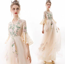 將圖片載入圖庫檢視器，The Grecia Floral Trumpet Sleeves Lace Dress(Available in 4 colours) - WeddingConfetti