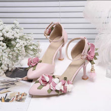 將圖片載入圖庫檢視器，The Premalia Wedding Bridal Floral White/Pink Heels - WeddingConfetti