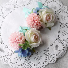 將圖片載入圖庫檢視器，Wedding Flower Wrist Corsages - WeddingConfetti