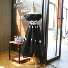 將圖片載入圖庫檢視器，The Pentulia Tulle Off Shoulder Grey / White / Black Floral Gown - WeddingConfetti