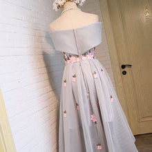 將圖片載入圖庫檢視器，The Pentulia Tulle Off Shoulder Grey / White / Black Floral Gown - WeddingConfetti
