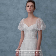 將圖片載入圖庫檢視器，The Hyacinth White Puff Sleeves Bridgerton Inspired Dress - WeddingConfetti