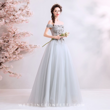 將圖片載入圖庫檢視器，The Kimberly Off Shoulder Grey Gown - WeddingConfetti
