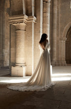 將圖片載入圖庫檢視器，The Penelope Wedding Bridal Satin Gown - WeddingConfetti