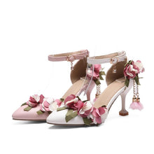 將圖片載入圖庫檢視器，The Premalia Wedding Bridal Floral White/Pink Heels - WeddingConfetti