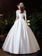 將圖片載入圖庫檢視器，The Lercinda Wedding Bridal Short Sleeve Gown - WeddingConfetti